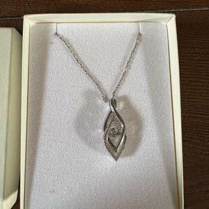 Elegant Silver Pendant Necklace